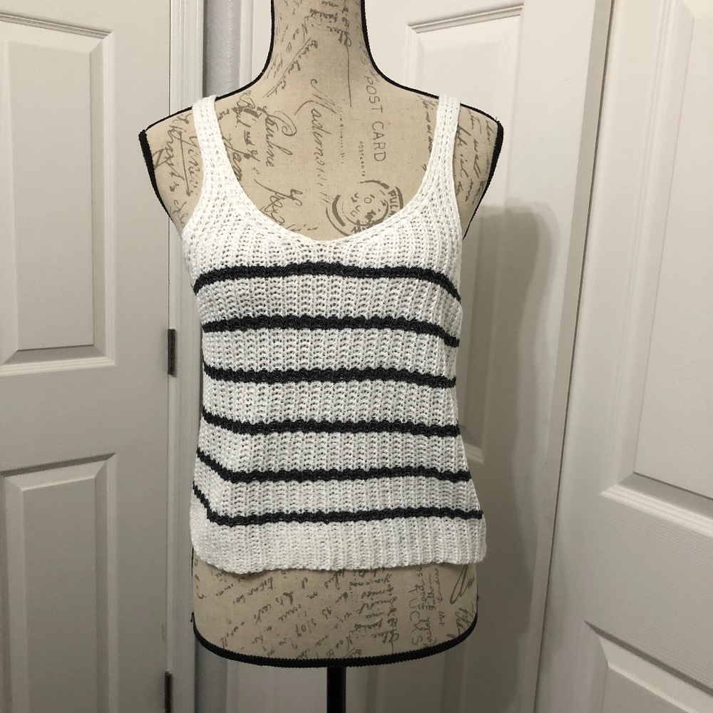Harper Heritage Size M White Crochet Crop Top